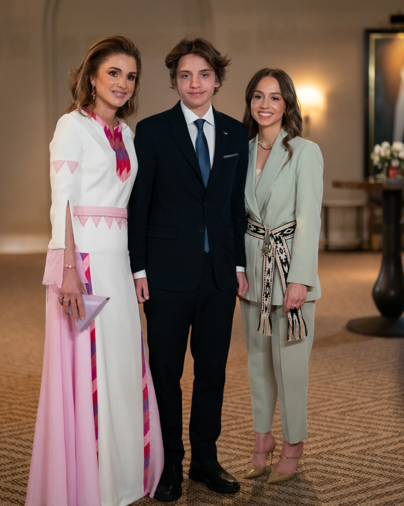 La reine Rania et ses enfants, le prince Hashem et la princesse Iman, au palais Al Husseiniya.